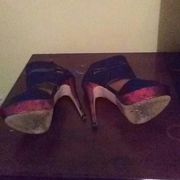 Heels - Picture 4 of 4